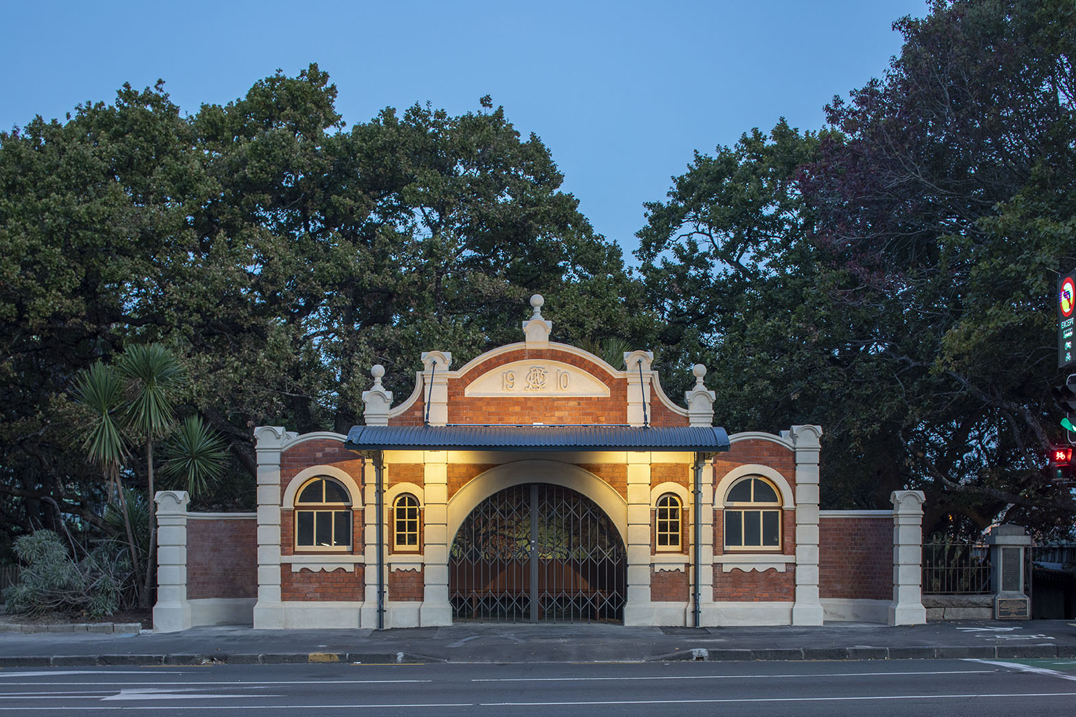 Symonds Street Public Conveniences & Shelter