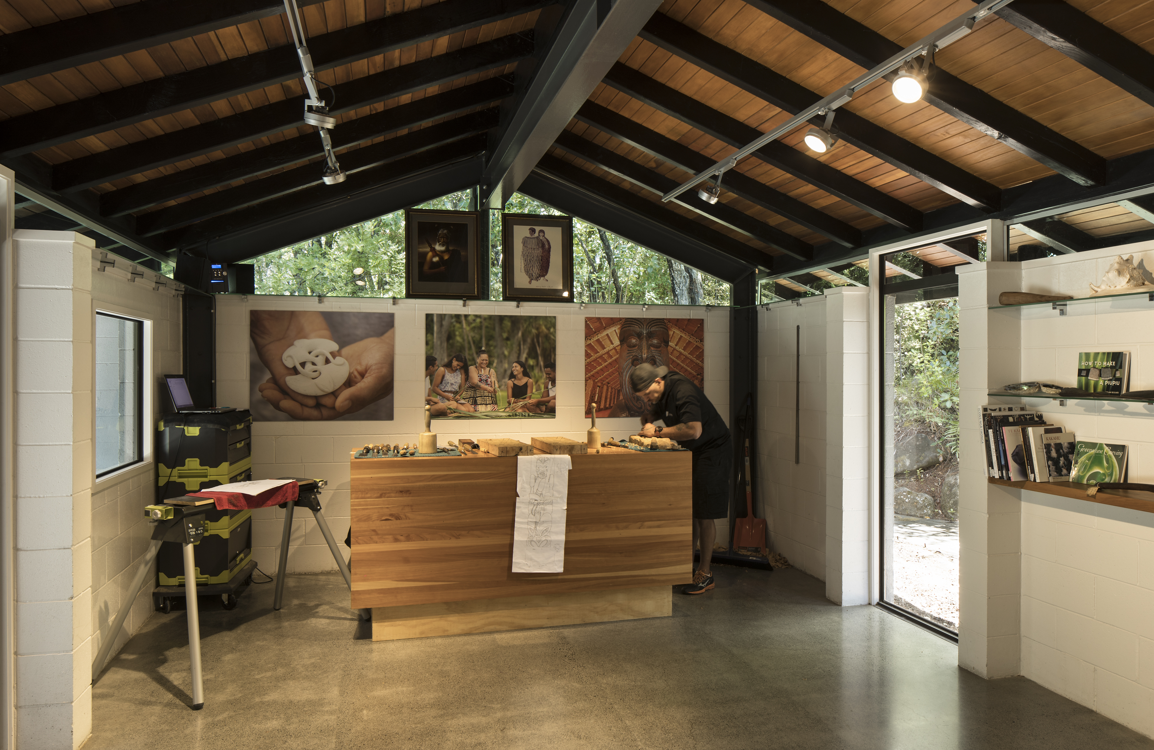 waitangi-visitors-centre-carving-studio-7-of-8