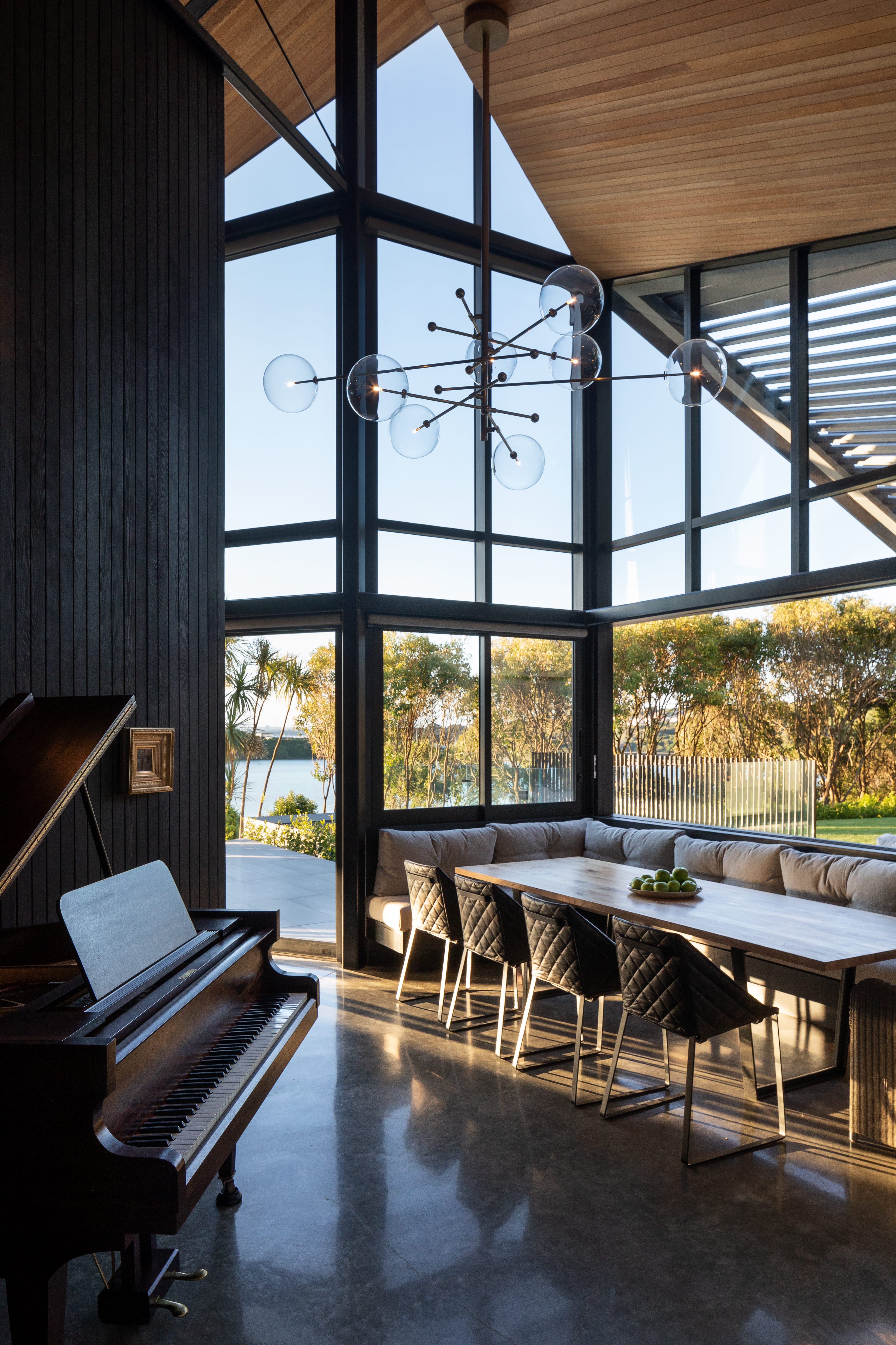 Roads End_Dining room_7 of 10