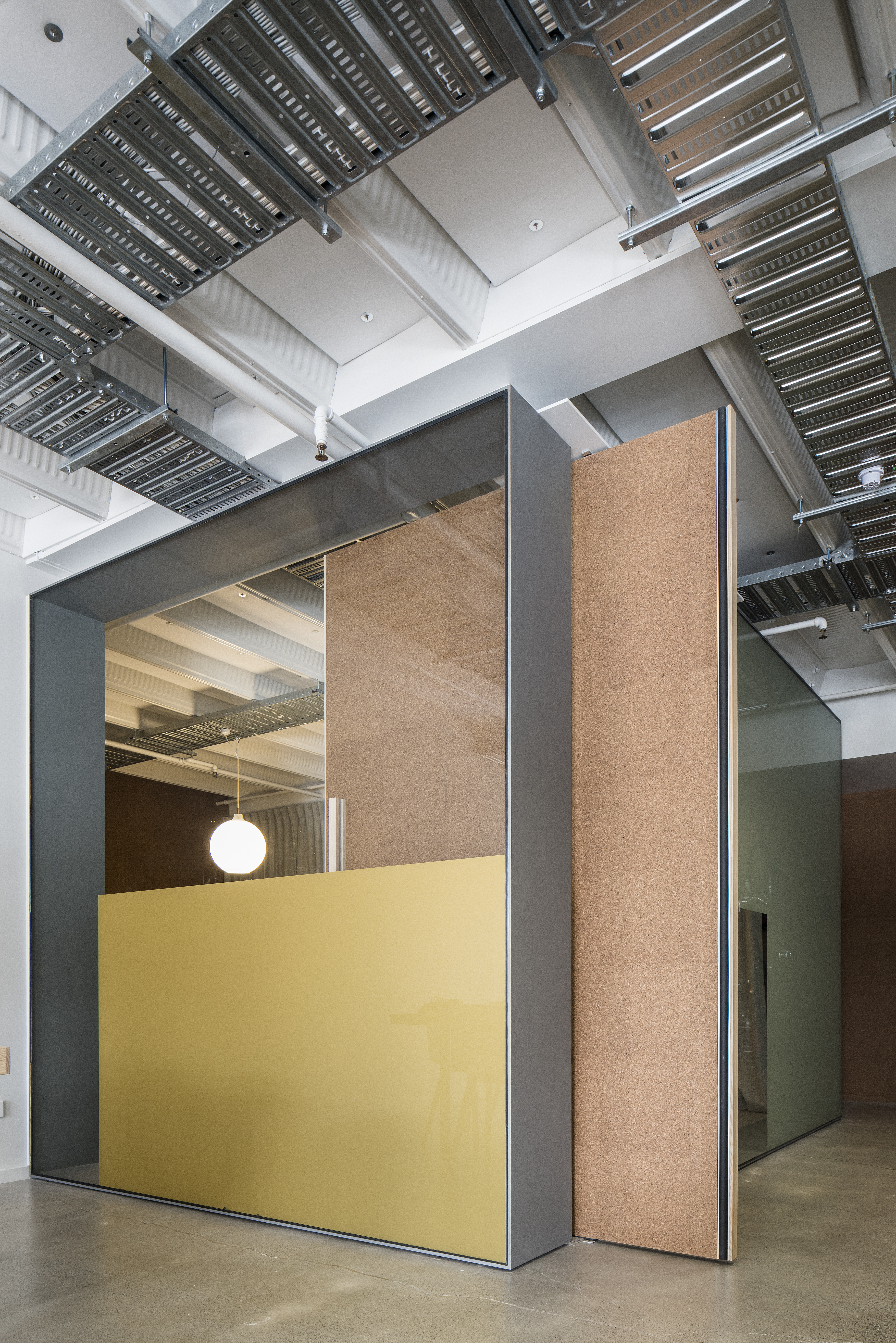 architectureplus-office-fitout-meeting-room-5of9