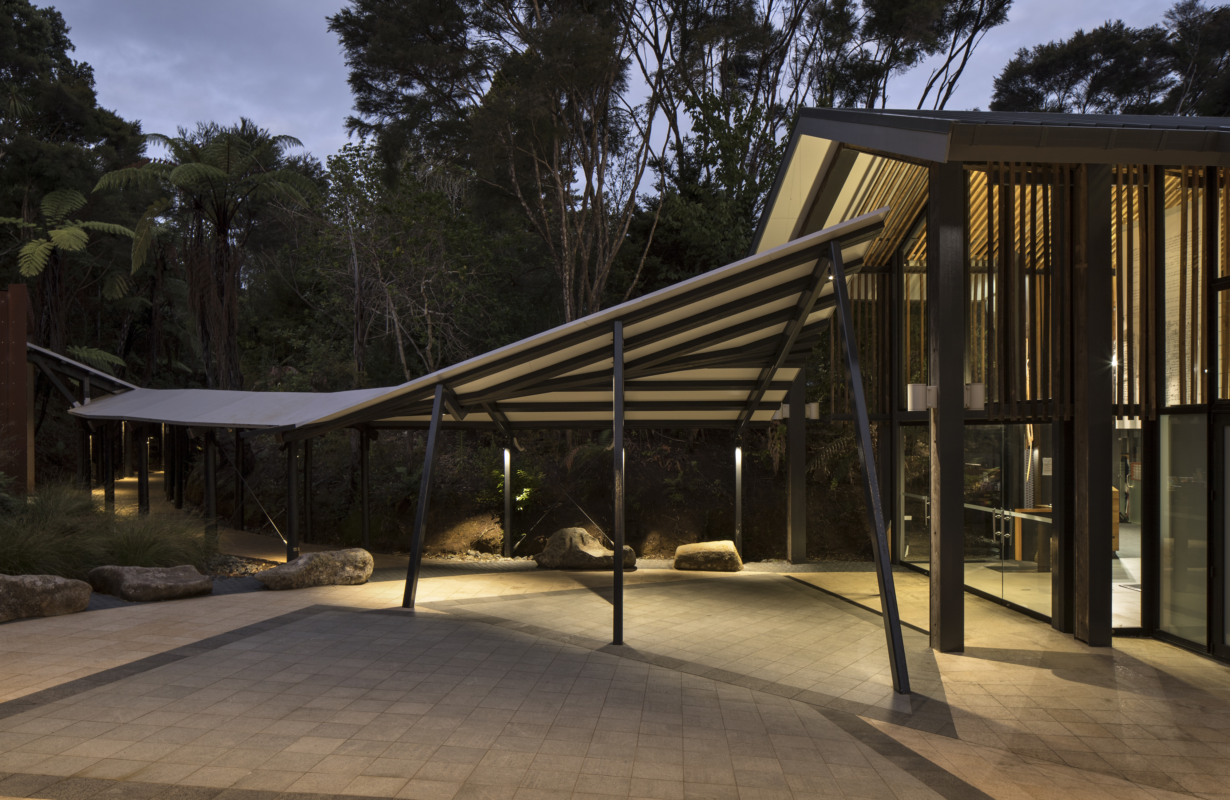 waitangi-visitors-centre-walkway-8-of-8