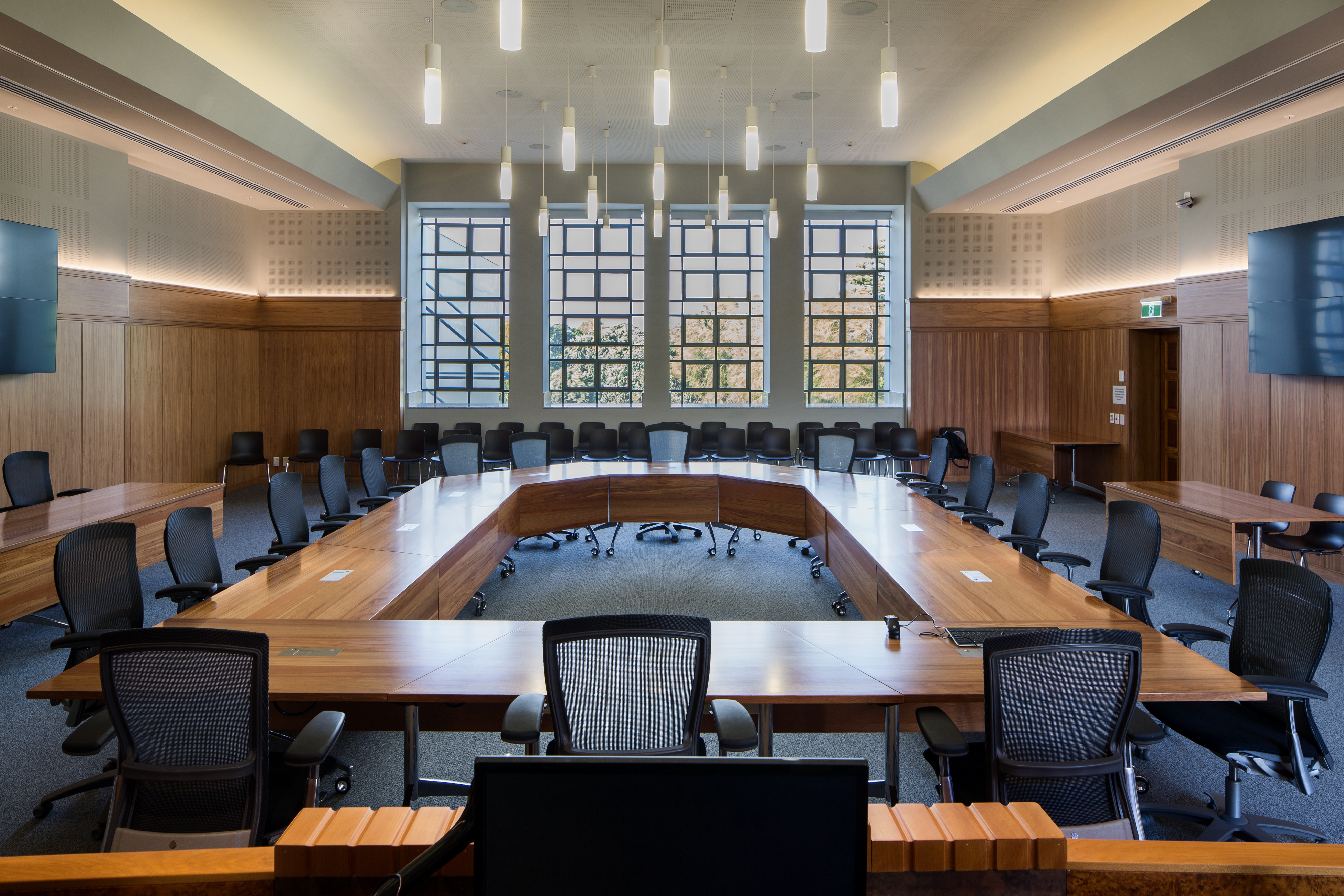 hcc-refurbishment-council-chamber-10of10