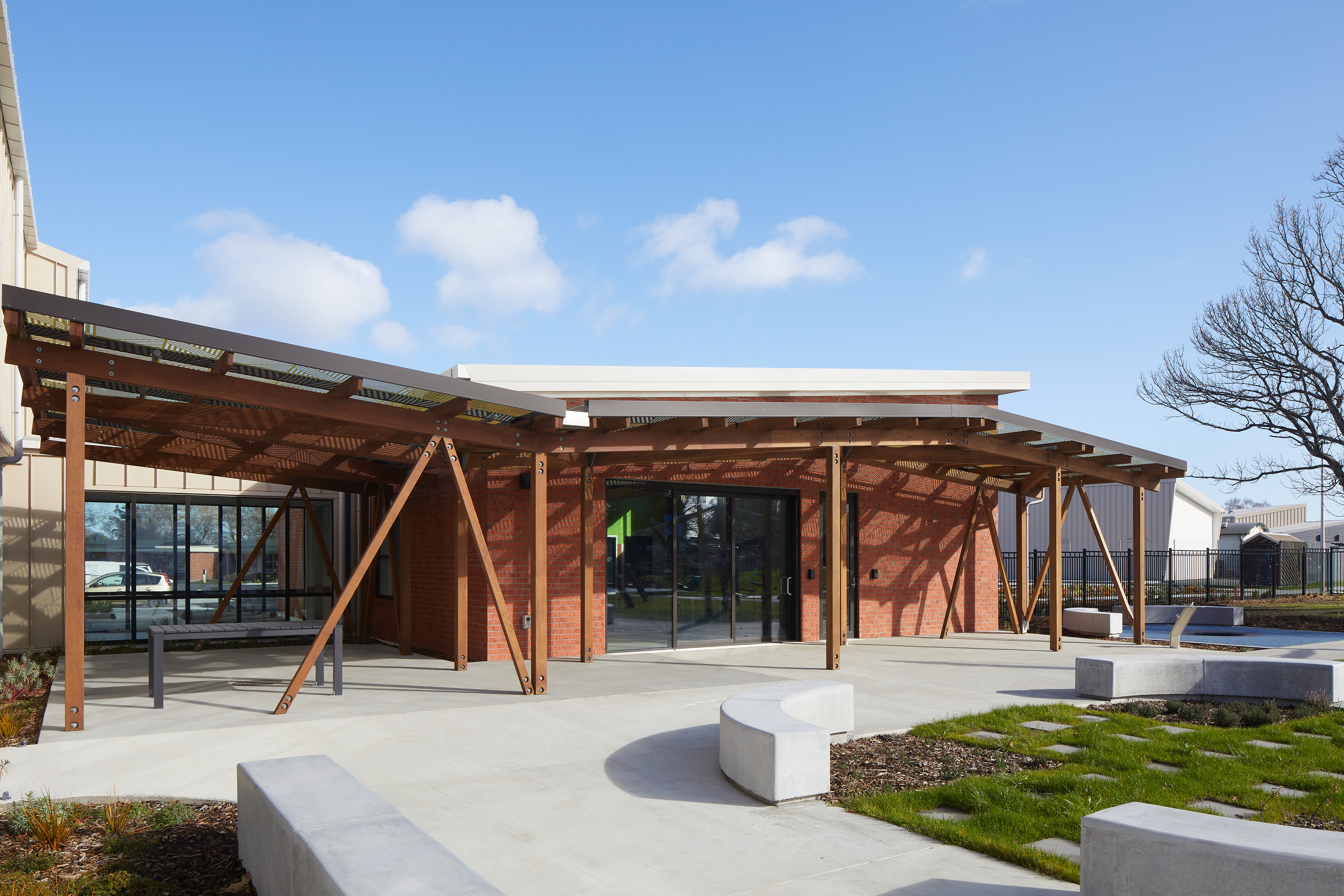 Hillmorton SMHS_Southern Regional Health School Exterior_Sarah Rowlands_07.jpg