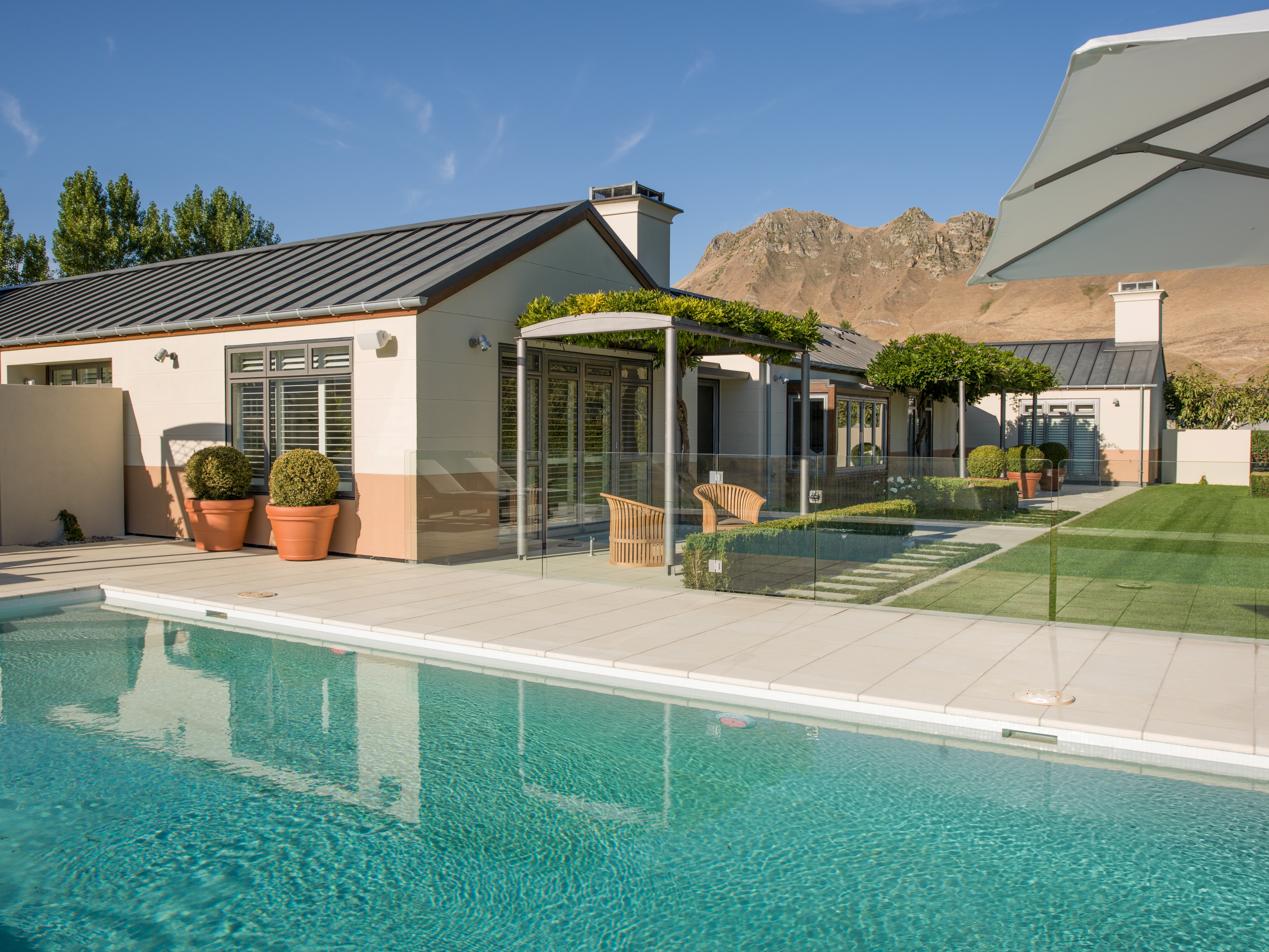 Craggy_Exterior_1 of 10.jpg