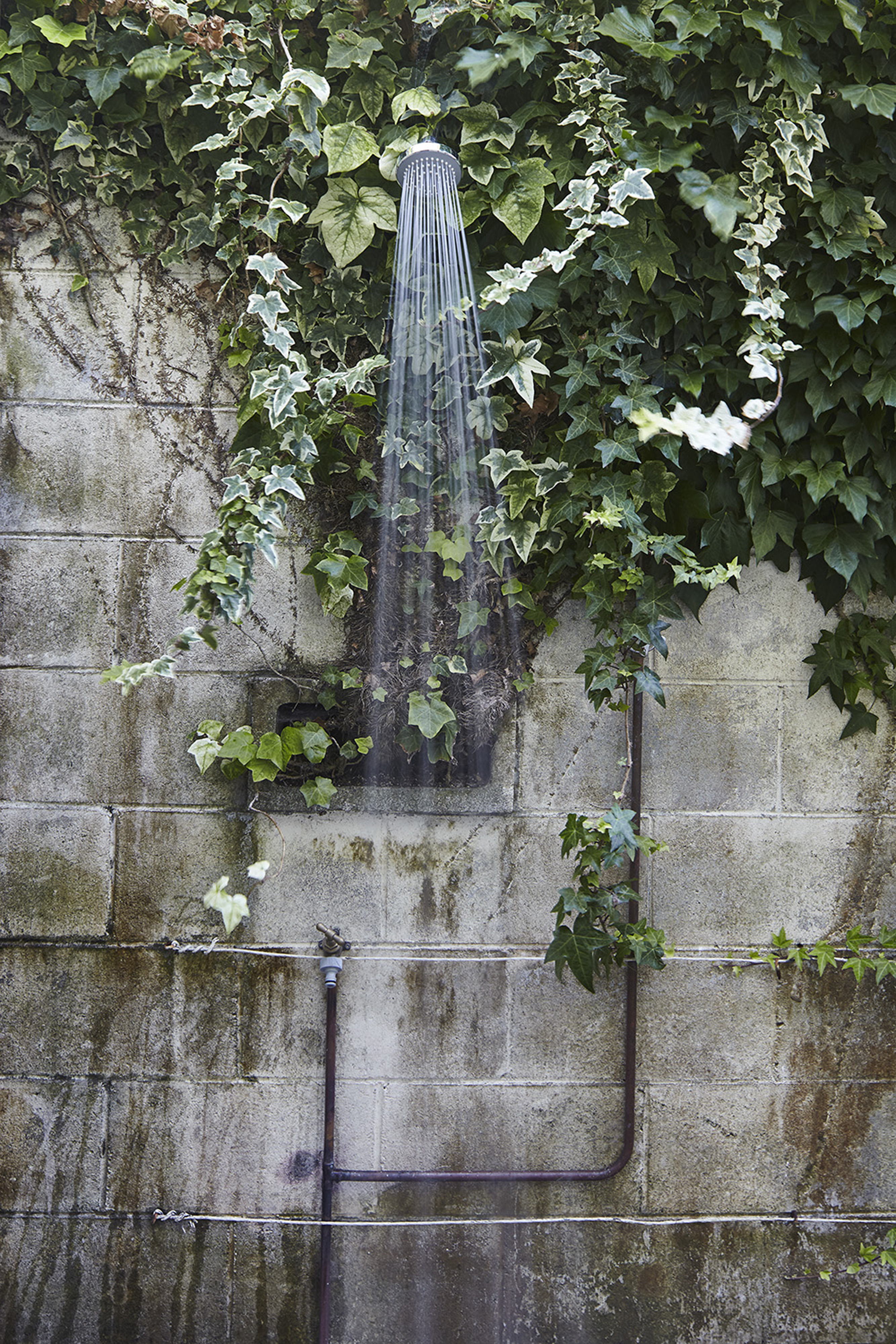 barbourhouse-exteriorshower-8-of-10