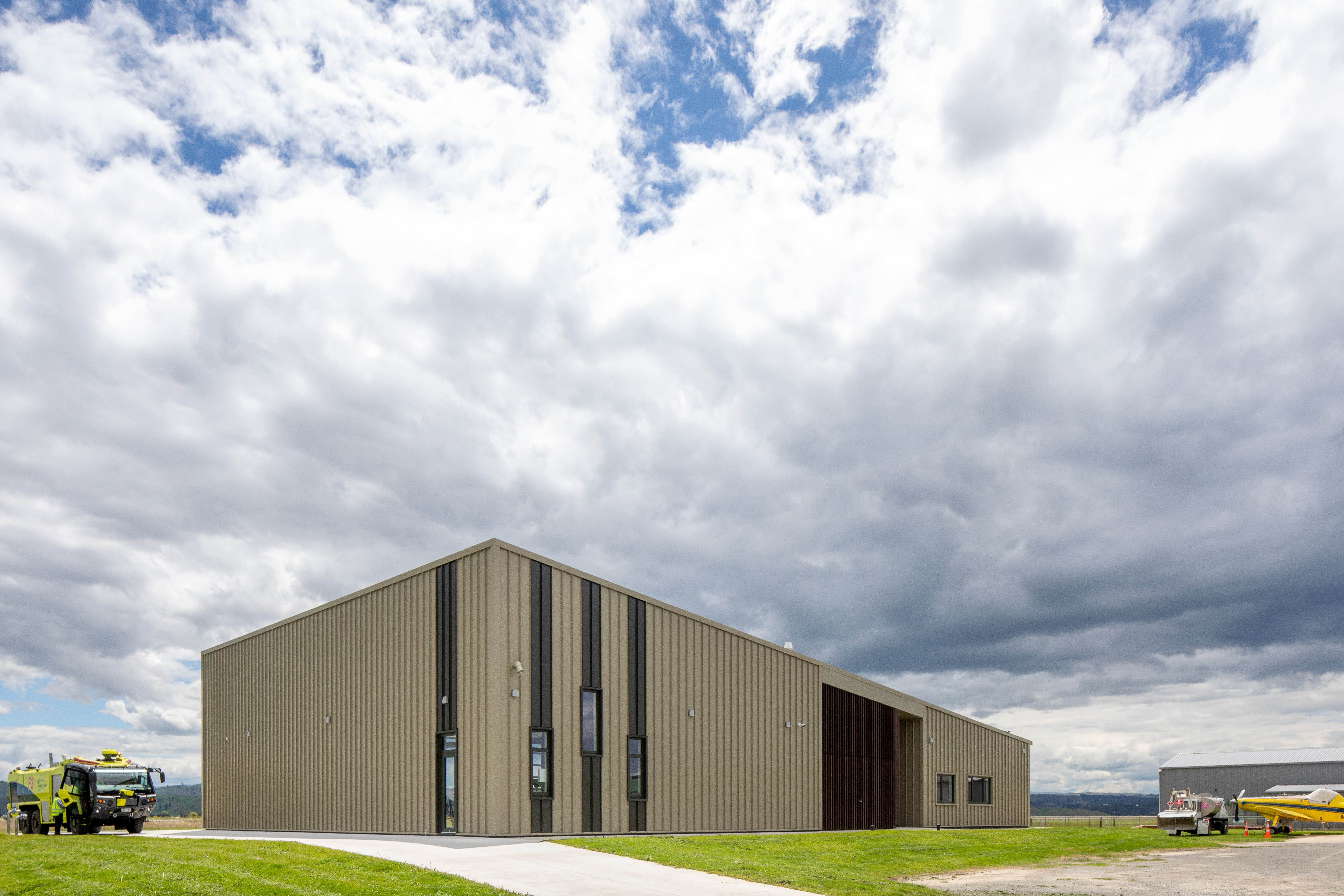 4LBRMB8UM7MMO9N_Hawkes_Bay_Airport_Fire_Station_East_Elevation_Patrick_Reynolds_2.jpg
