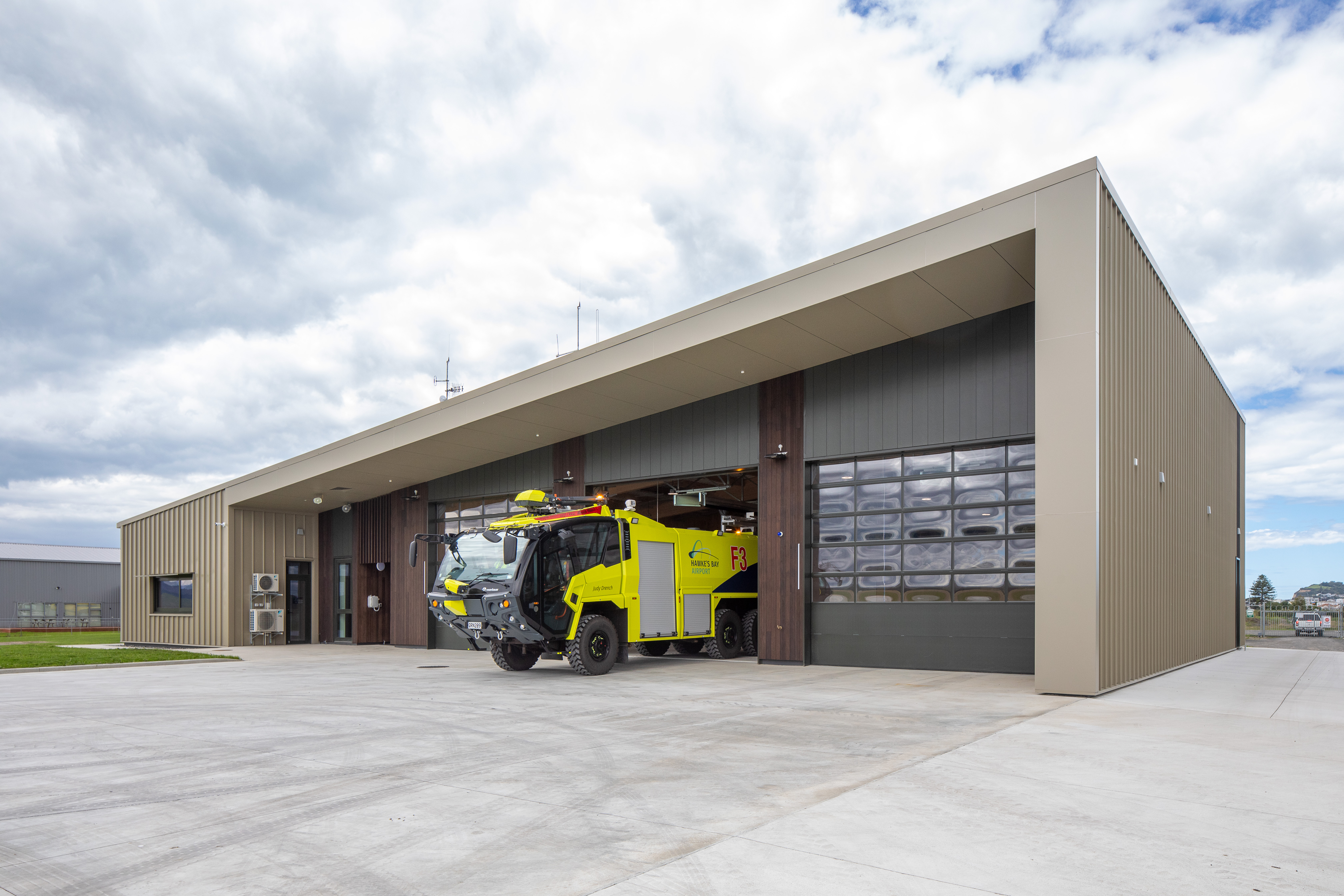 4LBRMB8UM7MMO9N_Hawkes_Bay_Airport_Fire_Station_West_Elevation_Patrick_Reynolds_3.jpg