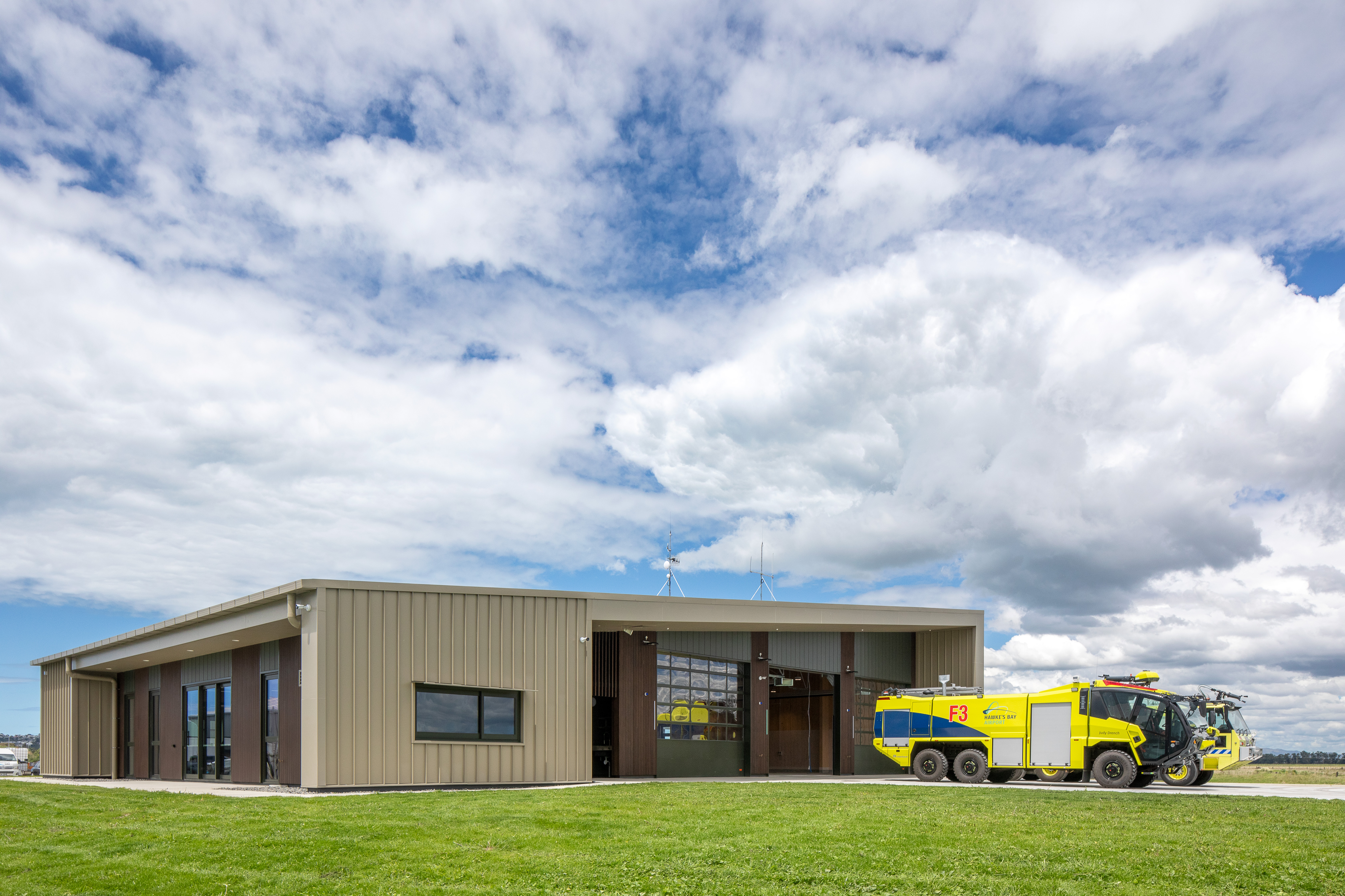 4LBRMB8UM7MMO9N_Hawkes_Bay_Airport_Fire_Station_West_Elevation_Patrick_Reynolds_4.jpg