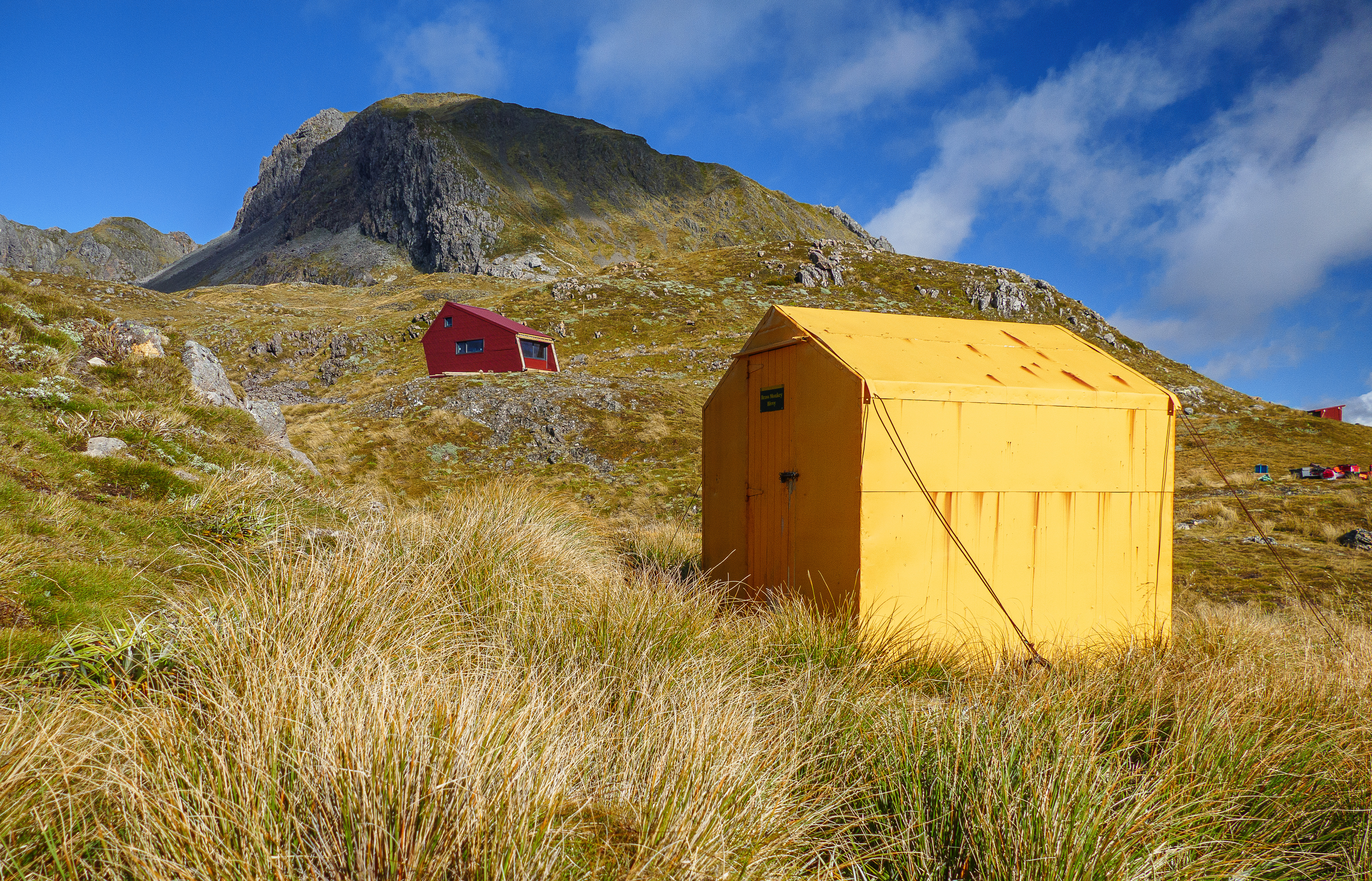 4YY4VGOIEJEEUVC_BrassMonkey_Enclosed_hut_after_oine_week_with_old_biv_in_front_Graeme_Jacobs_Photography_10.jpg