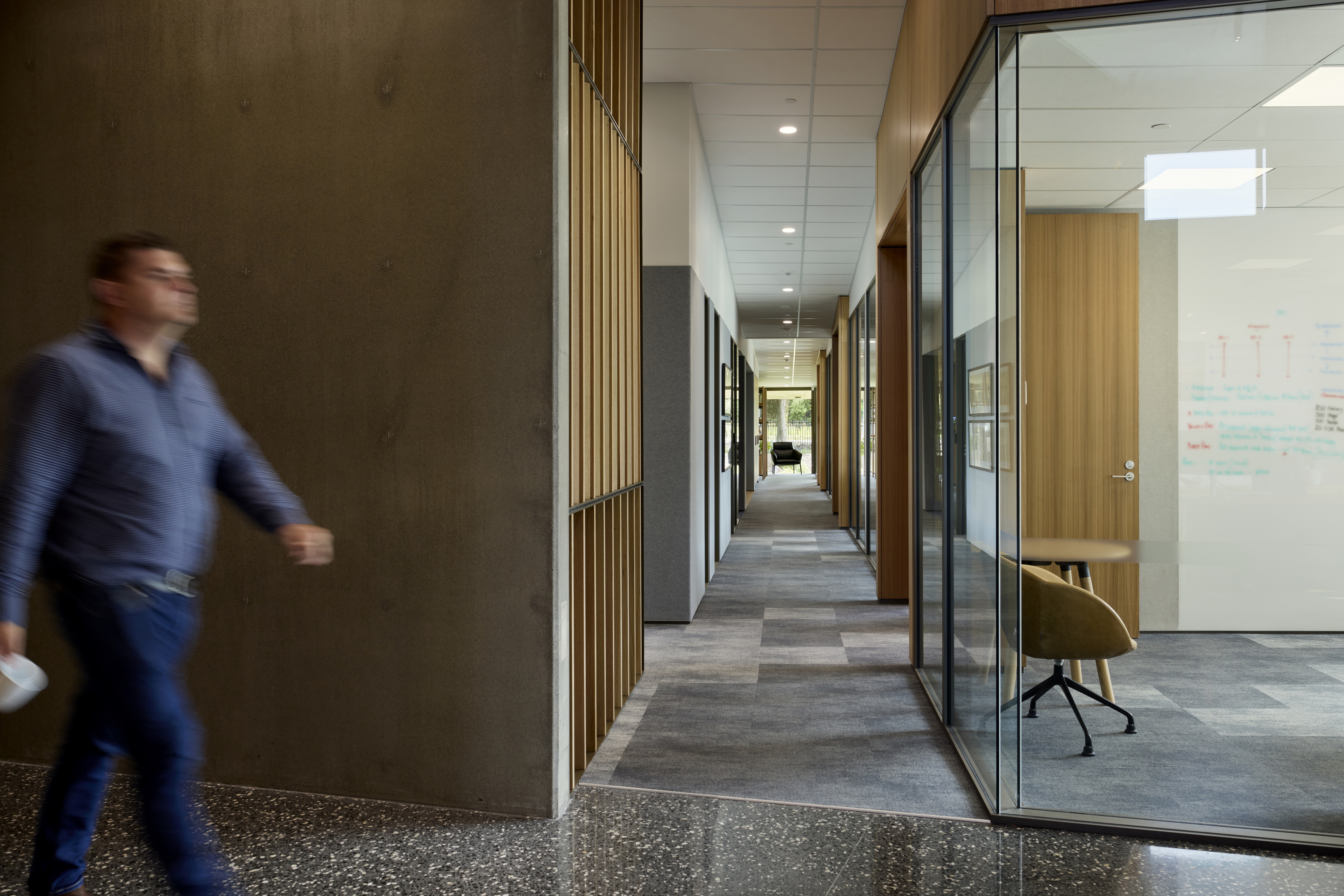2NKKPB5WNJQJ72P_The_Wedge_workspace_corridor_Amanda_Aitken_2.jpg