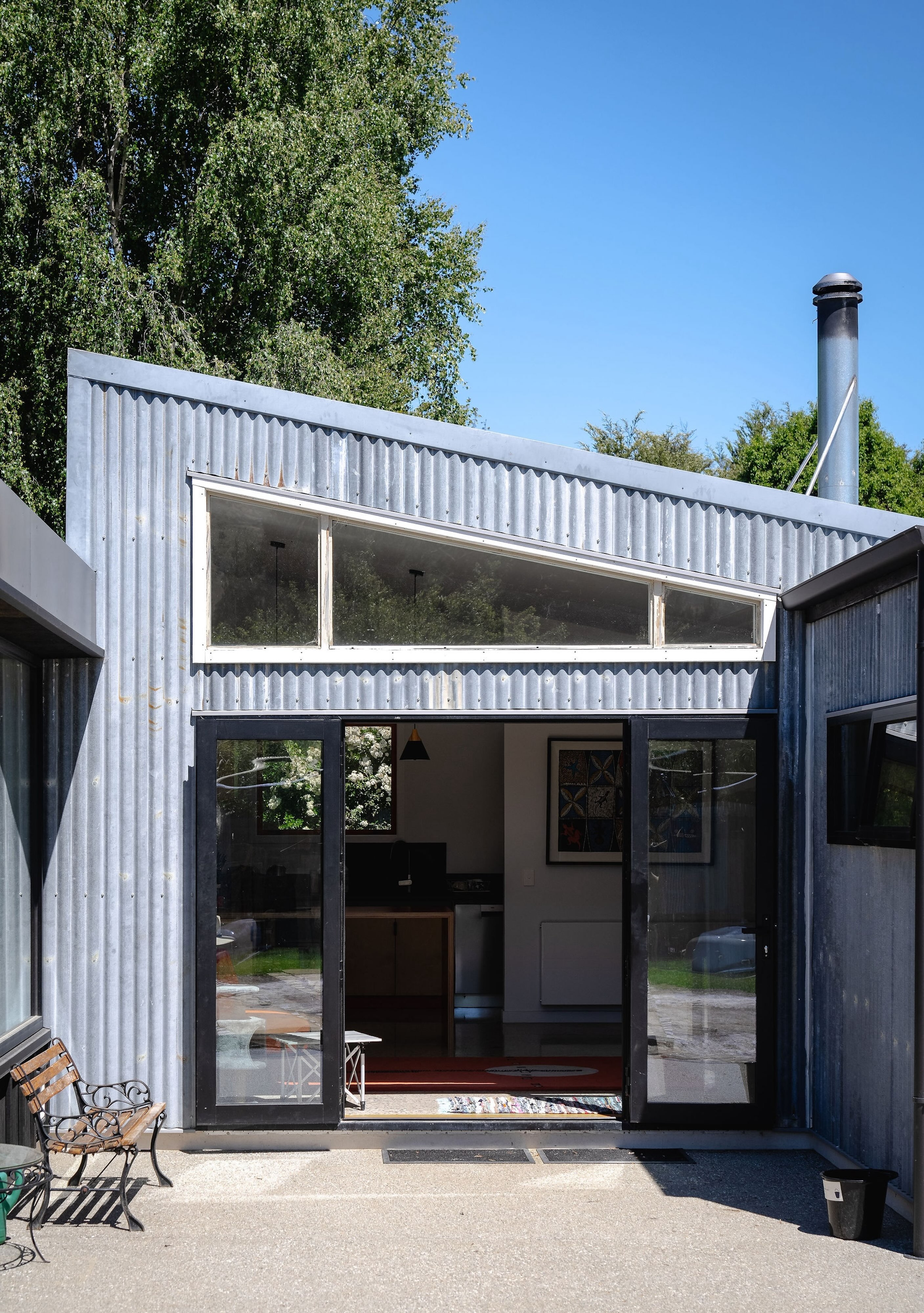9MQ4WGUWJBN0J2L_Pointy_Flat_House_4_Exterior_Elevation_Extg_Kitchen_AndaBulgakova_4.jpg
