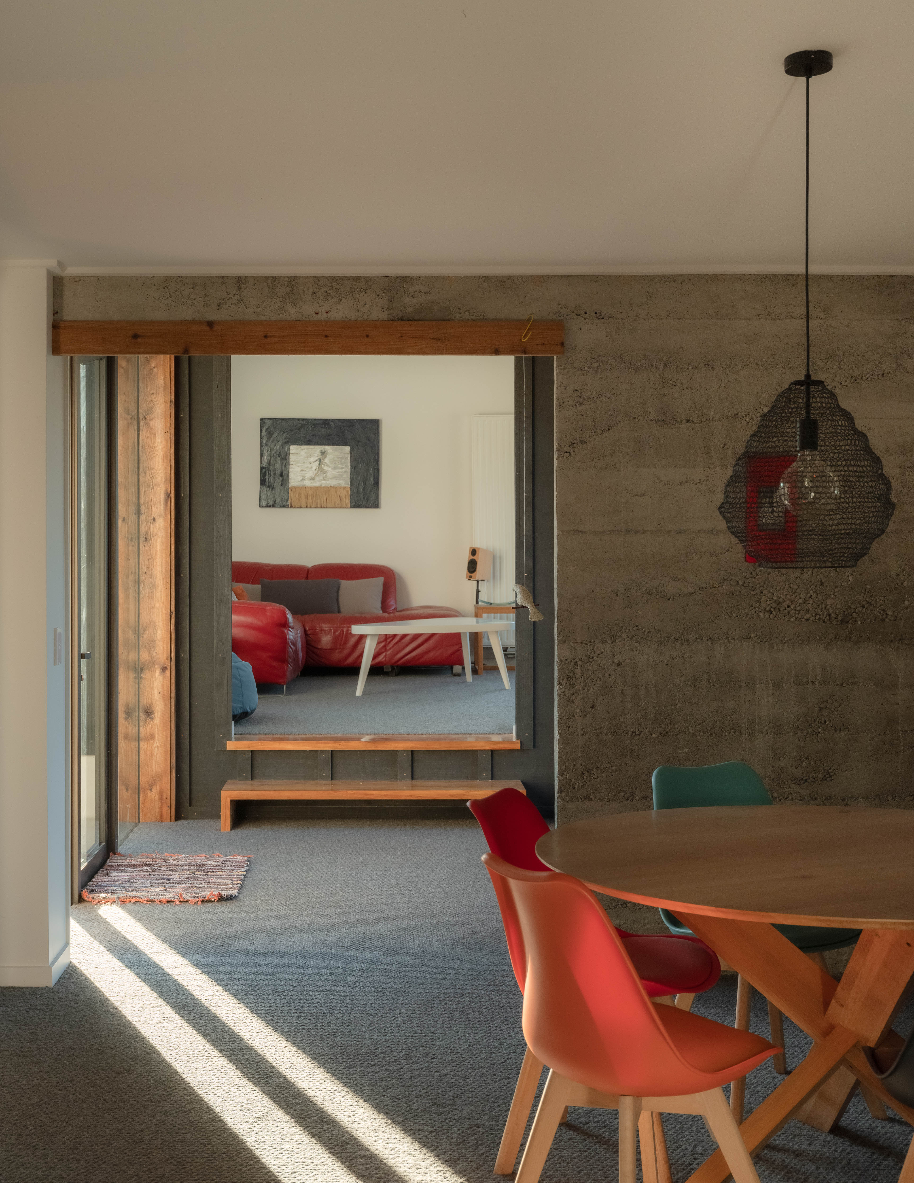 9MQ4WGUWJBN0J2L_Pointy_Flat_House_8_Interior_Conservatory_Link_between_Dining_and_Lounge_Biddi_Rowley_8.jpg