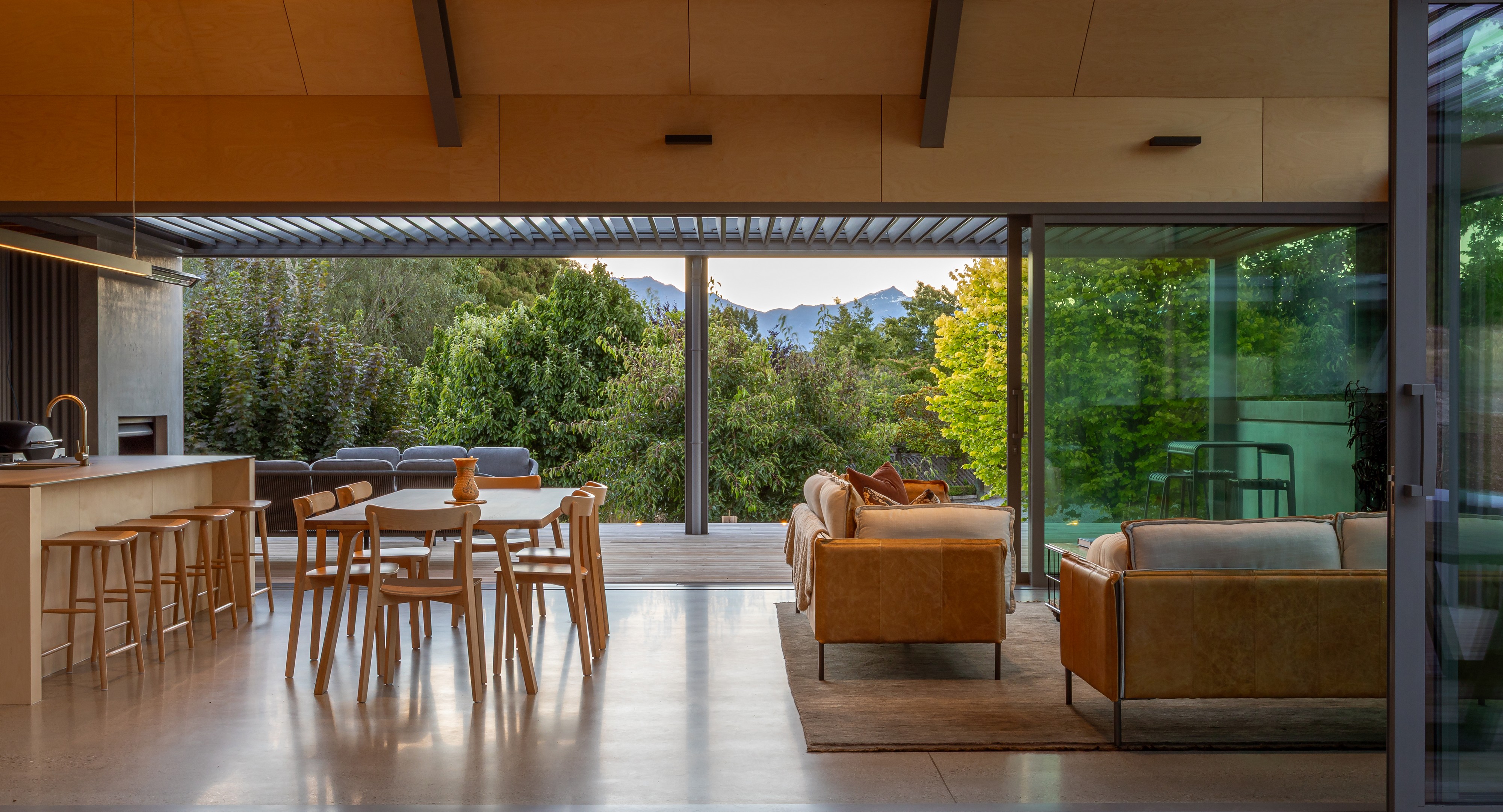 BVQYB9FFF9OO1NR_Corrugated_Crib_-_Living_Pavilion_Looking_North_-_John_Williams_Photographer_-_007.jpg