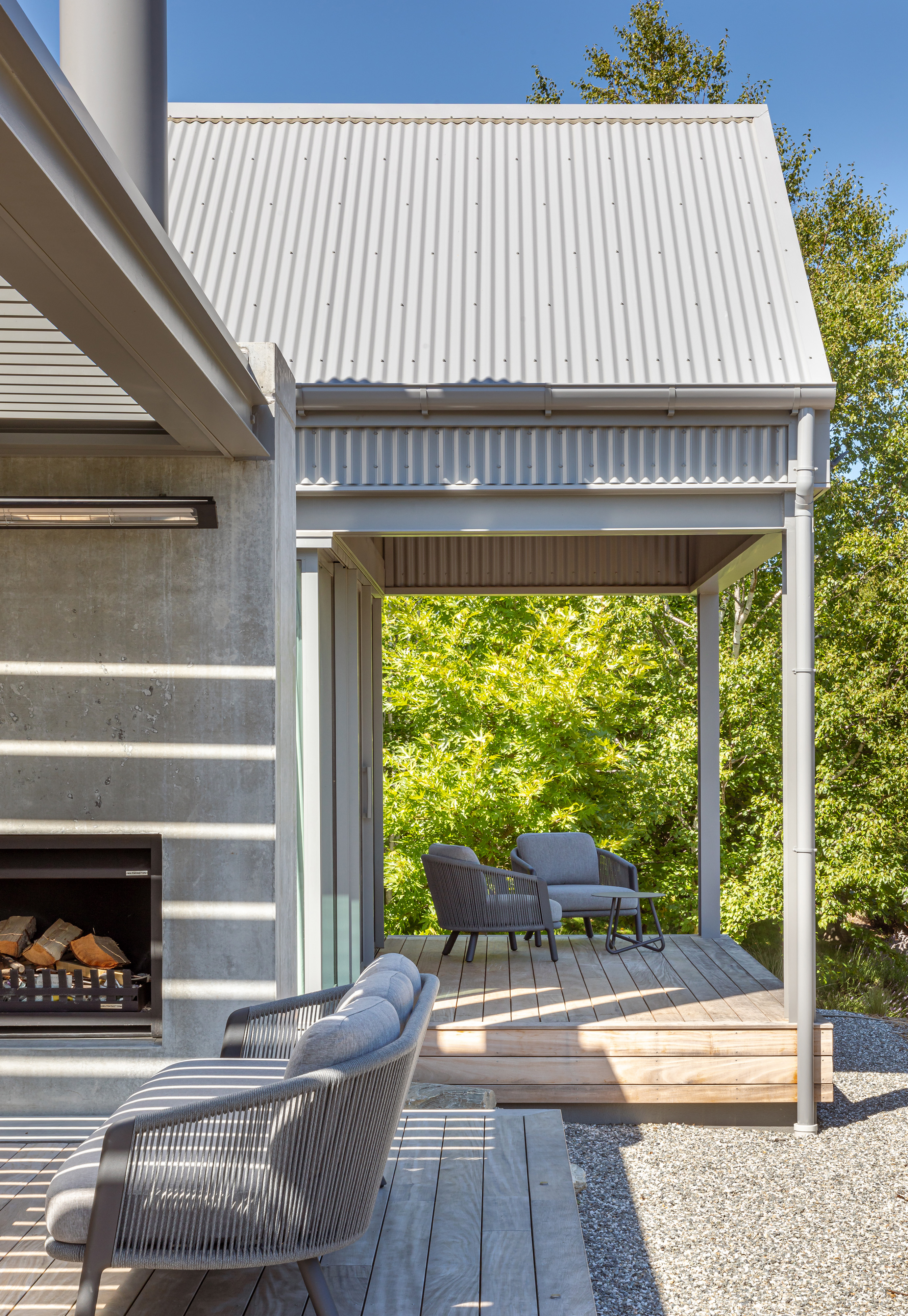 BVQYB9FFF9OO1NR_Corrugated_Crib_-_Outdoor_Fire_and_Main_Bedroom_Verandah_Beond_-_John_Williams_Photographer_-_008.jpg