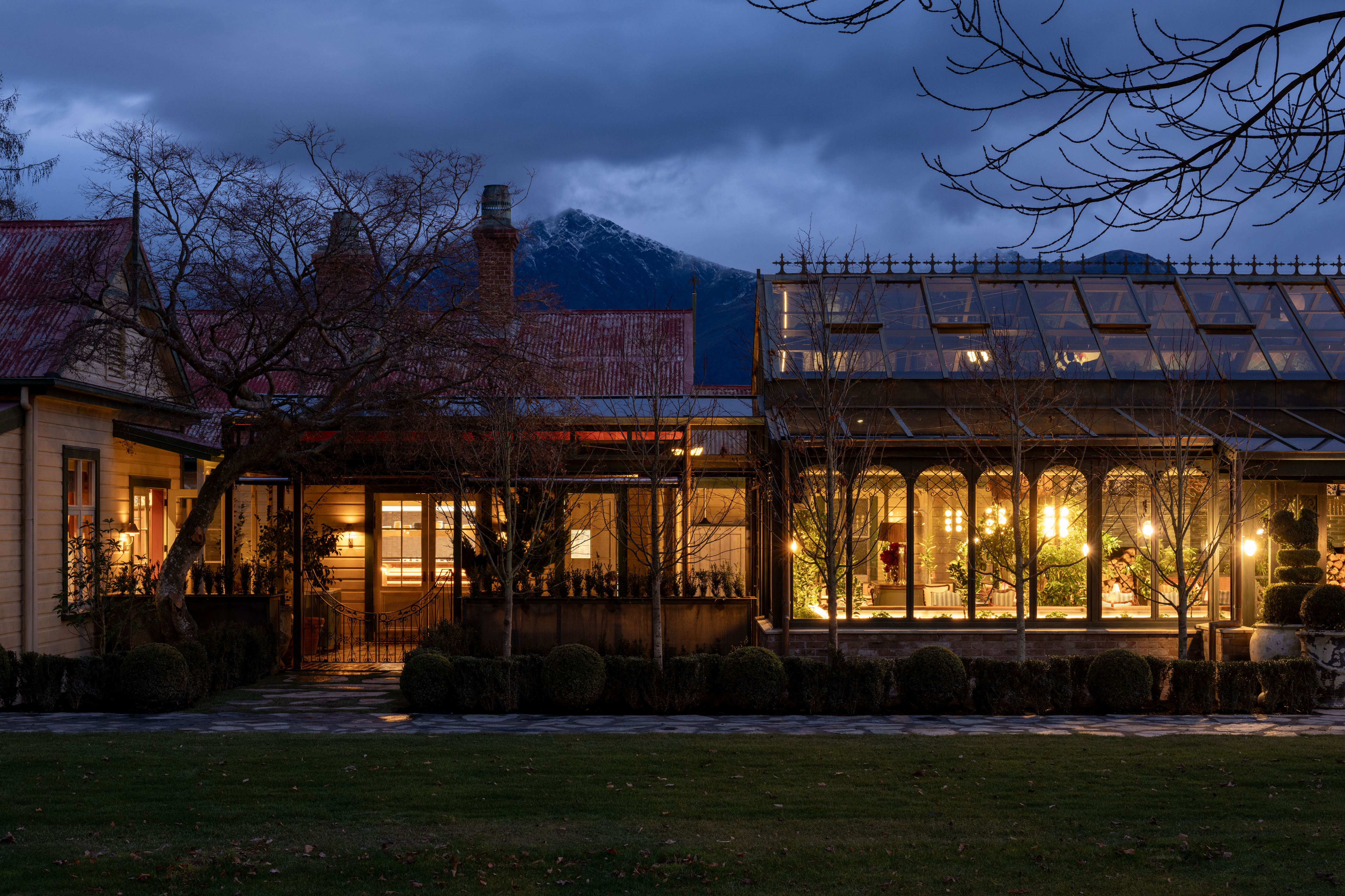 QYSCLN17N123E28_Ayrburn_Precinct_Billys_Homestead_and_Conservatory_Night_Simon_Devitt_10.jpg
