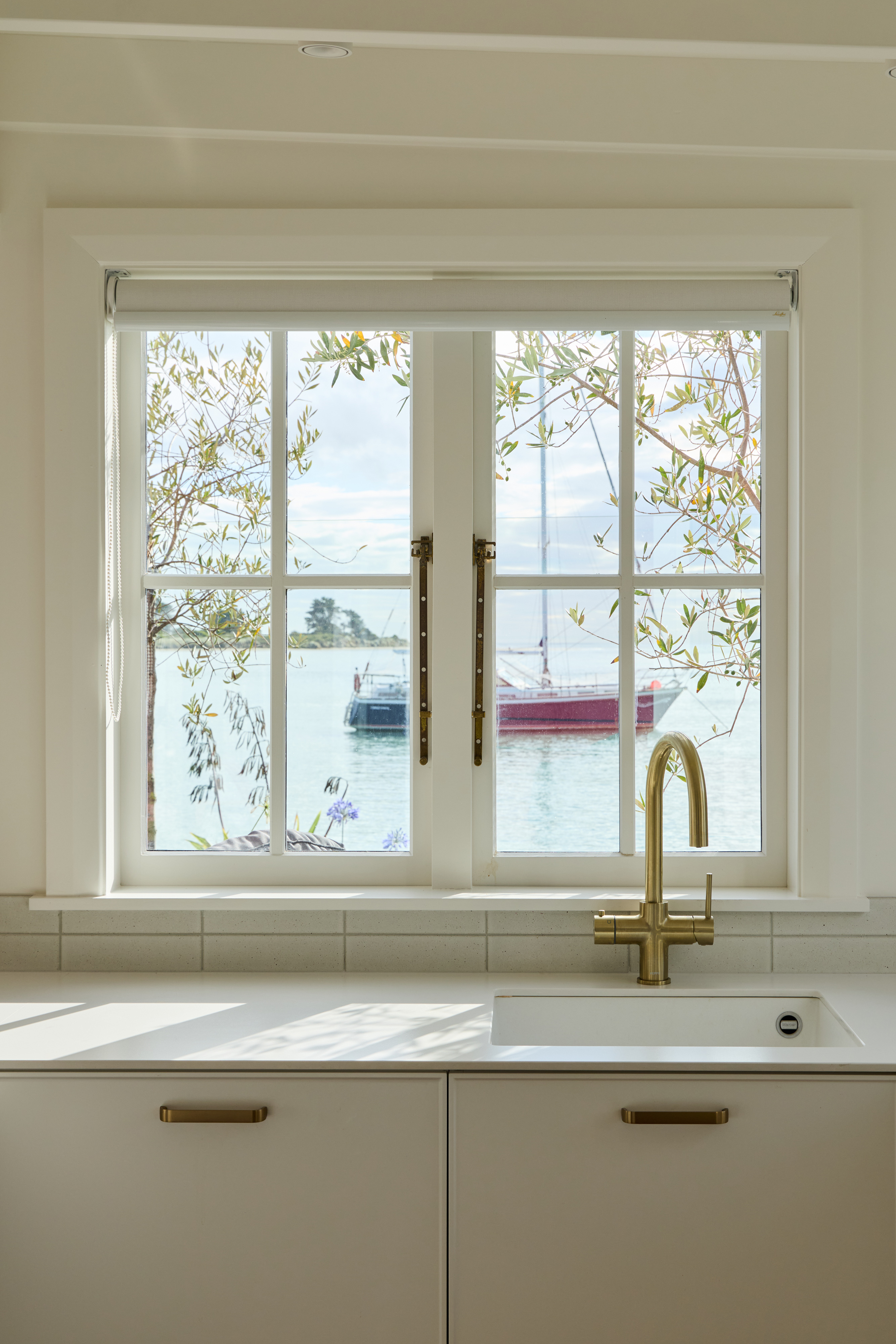 XKDLLF6X5U4J5I4_The_Red_Cottage_Kitchen_Window_Sarah_Rowlands_Photography_10.jpg