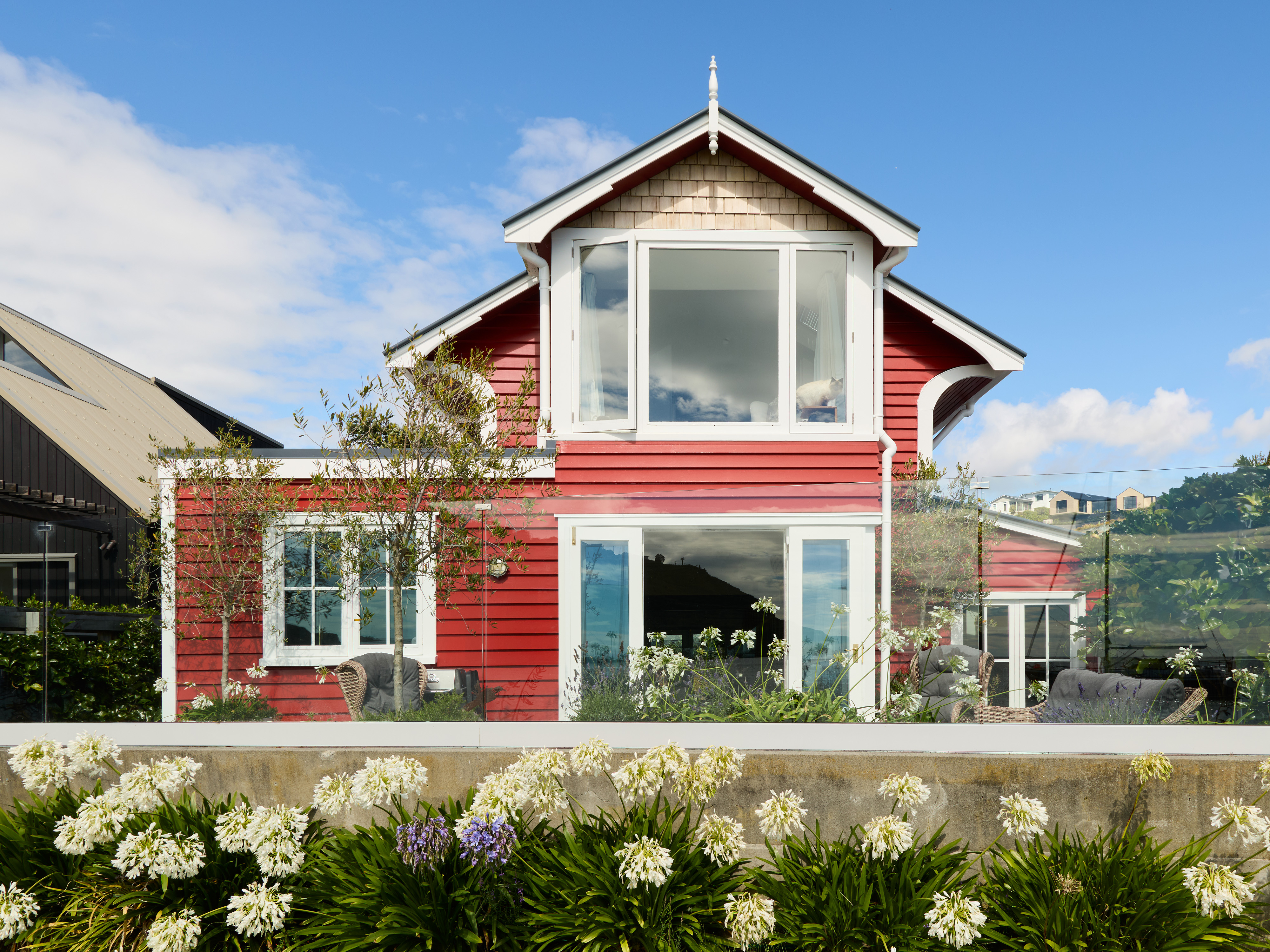 XKDLLF6X5U4J5I4_The_Red_Cottage_Northeast_Elevation_Sarah_Rowlands_Photography_6.jpg