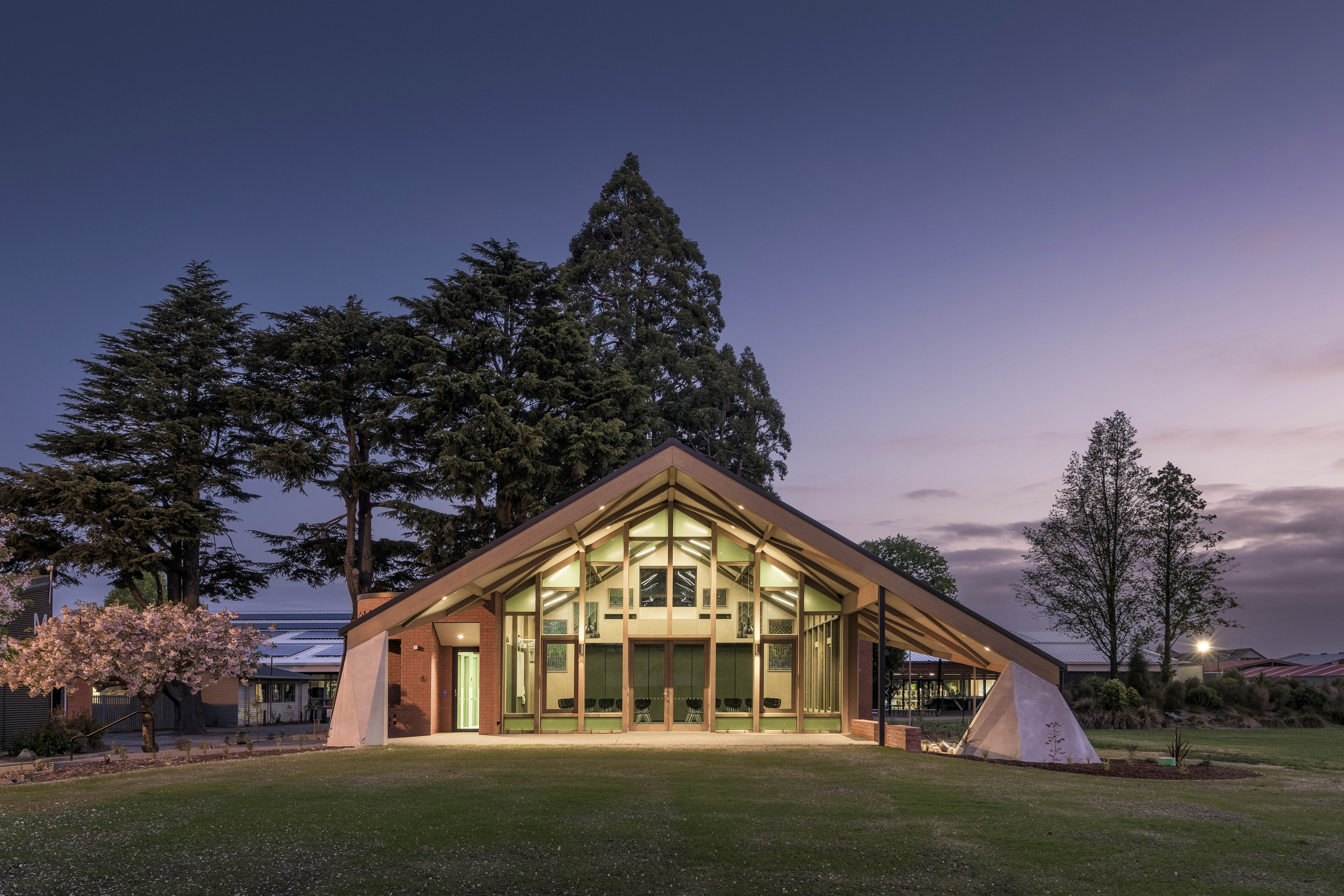 8NCUQ7XK7XK03QP_Te_ao_Marama_Rangiora_High_School_North_Elevation_Evening_Anthony_Turnham_2.jpg