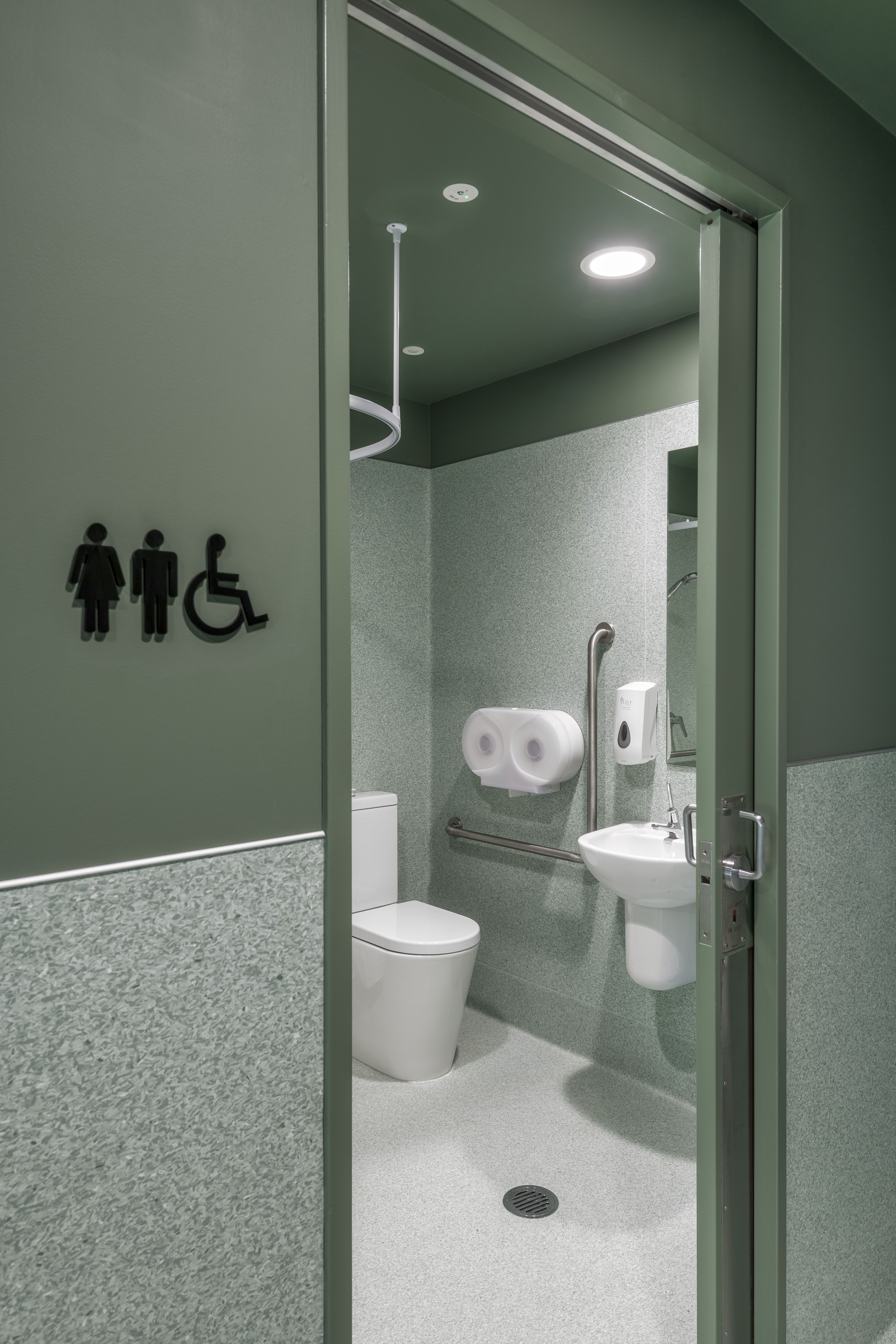 8NCUQ7XK7XK03QP_Te_ao_Marama_Rangiora_High_School_Toilets_Anthony_Turnham_10.jpg