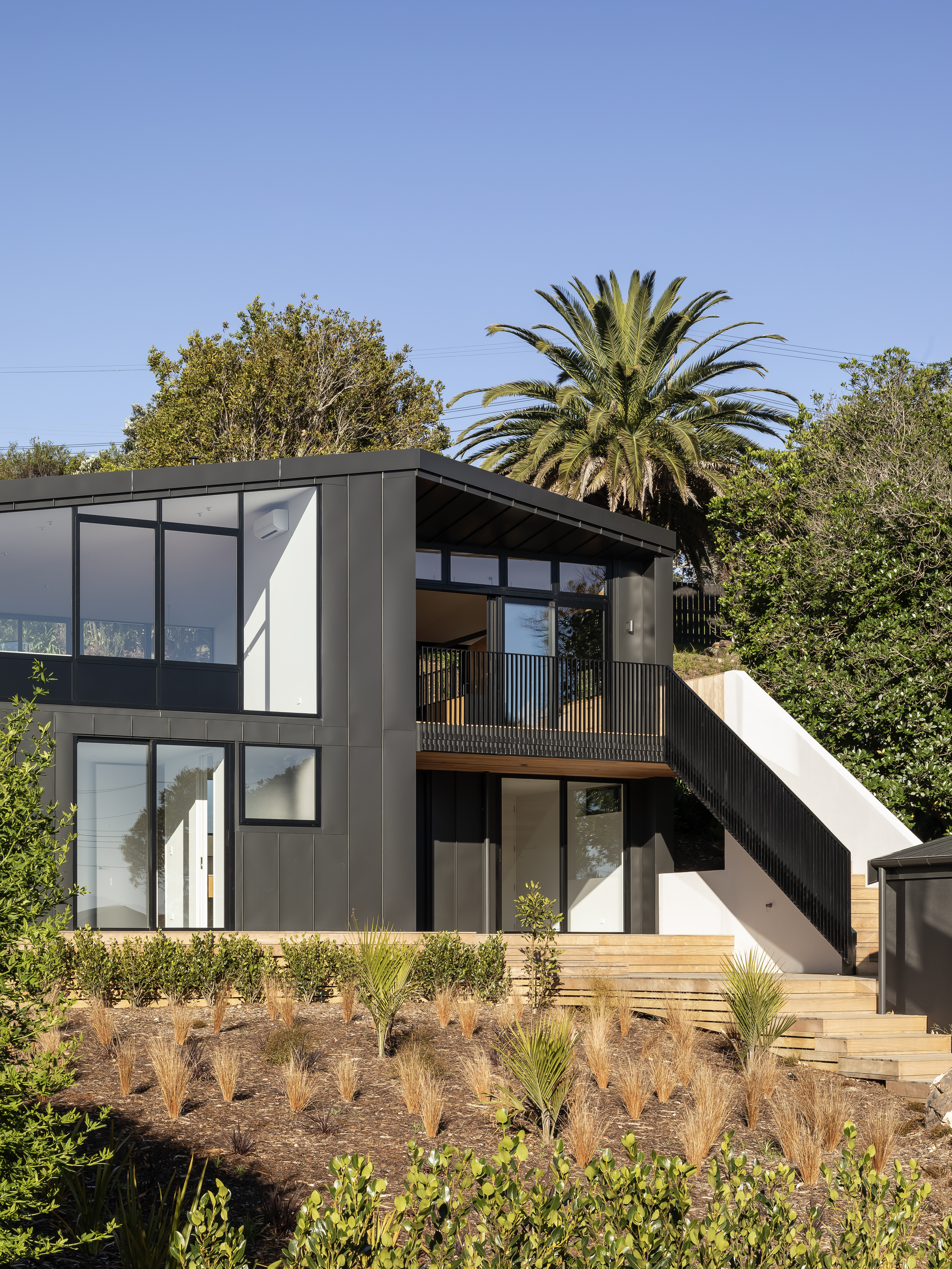 Lloyd Hartley - Oneroa Outlook 01